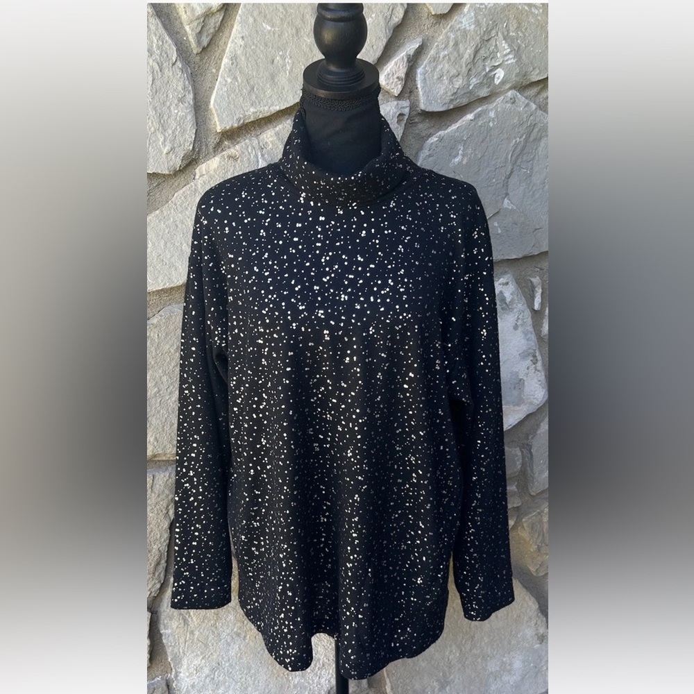 LOGO by Lori Goldstein Lounge Foil Print Knit Top‎ S/M Black Silver Turtleneck